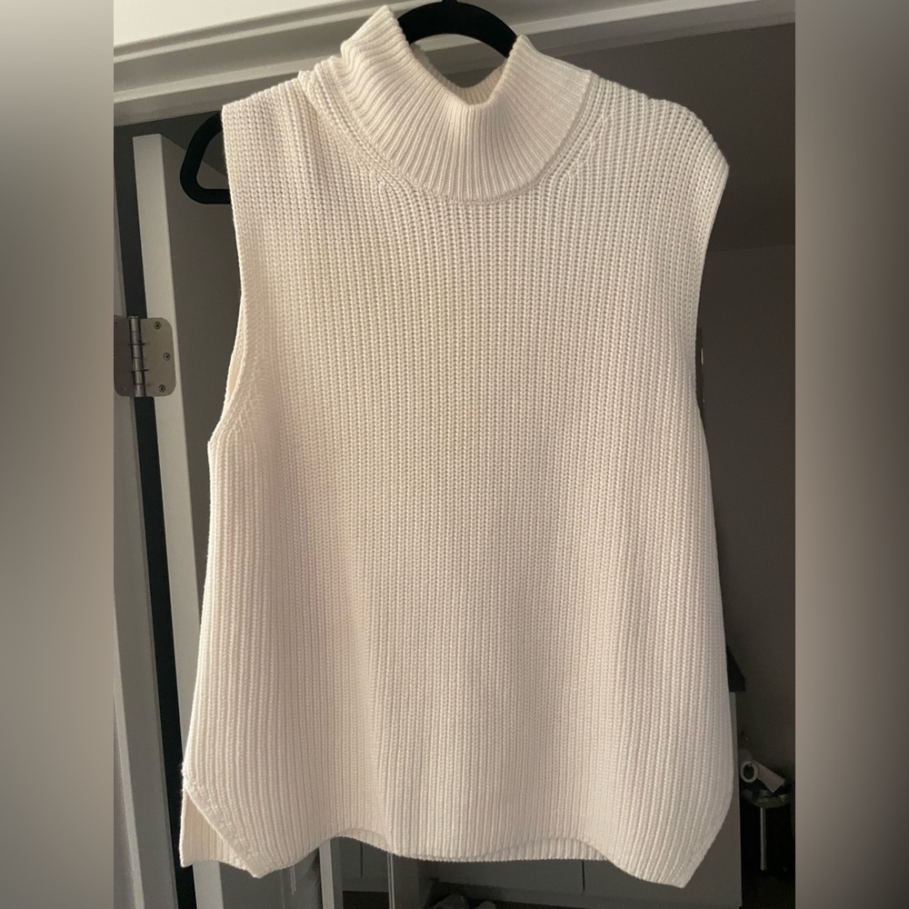 Abercrombie Sleeveless Turtleneck Sweater - Picture 2 of 3